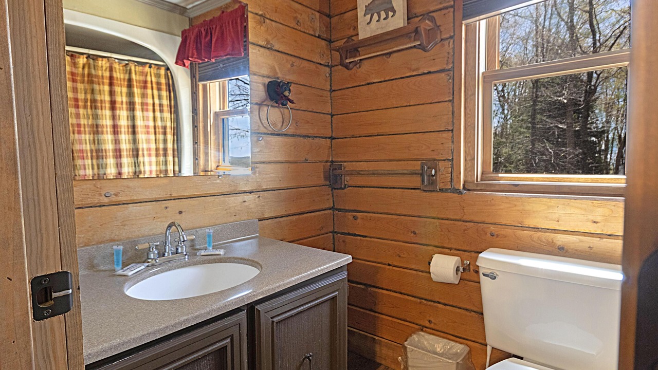 Photo of Bathroom in Snowshoe