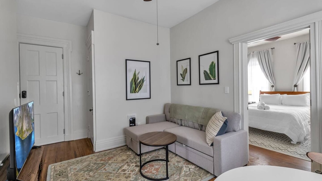 Photo of Bedroom in Front Park