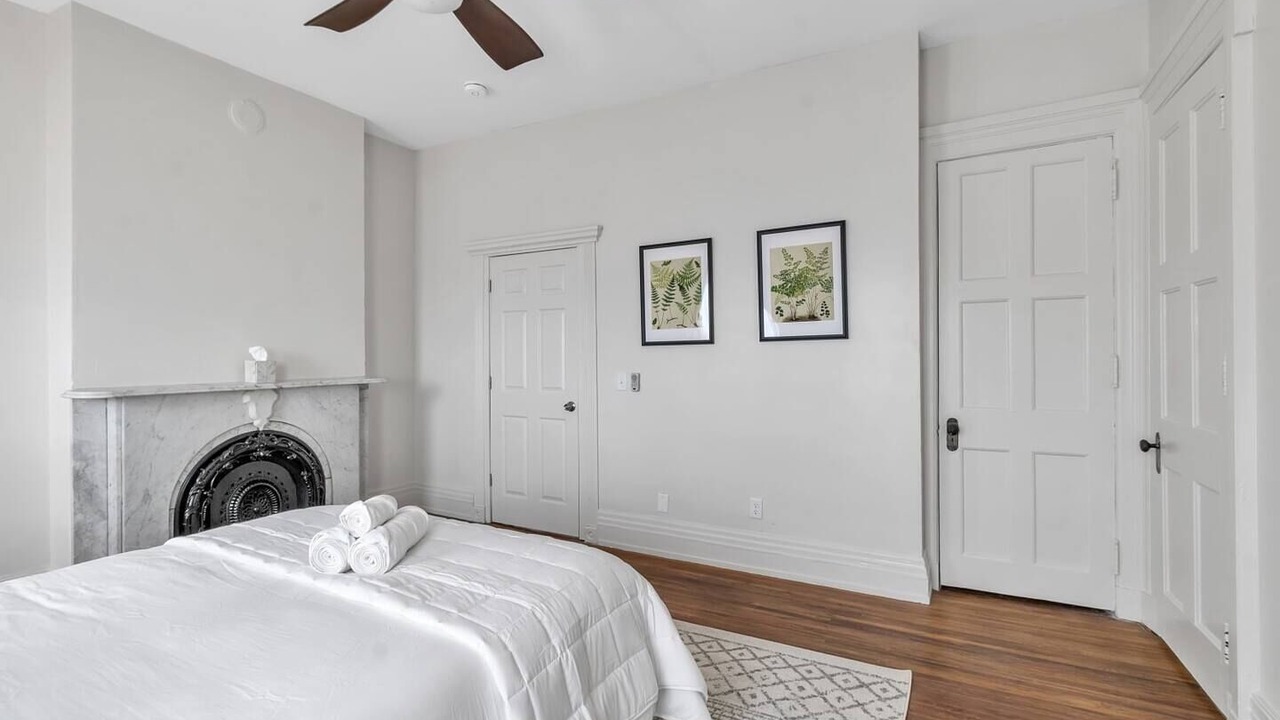 Photo of Livingroom in Front Park