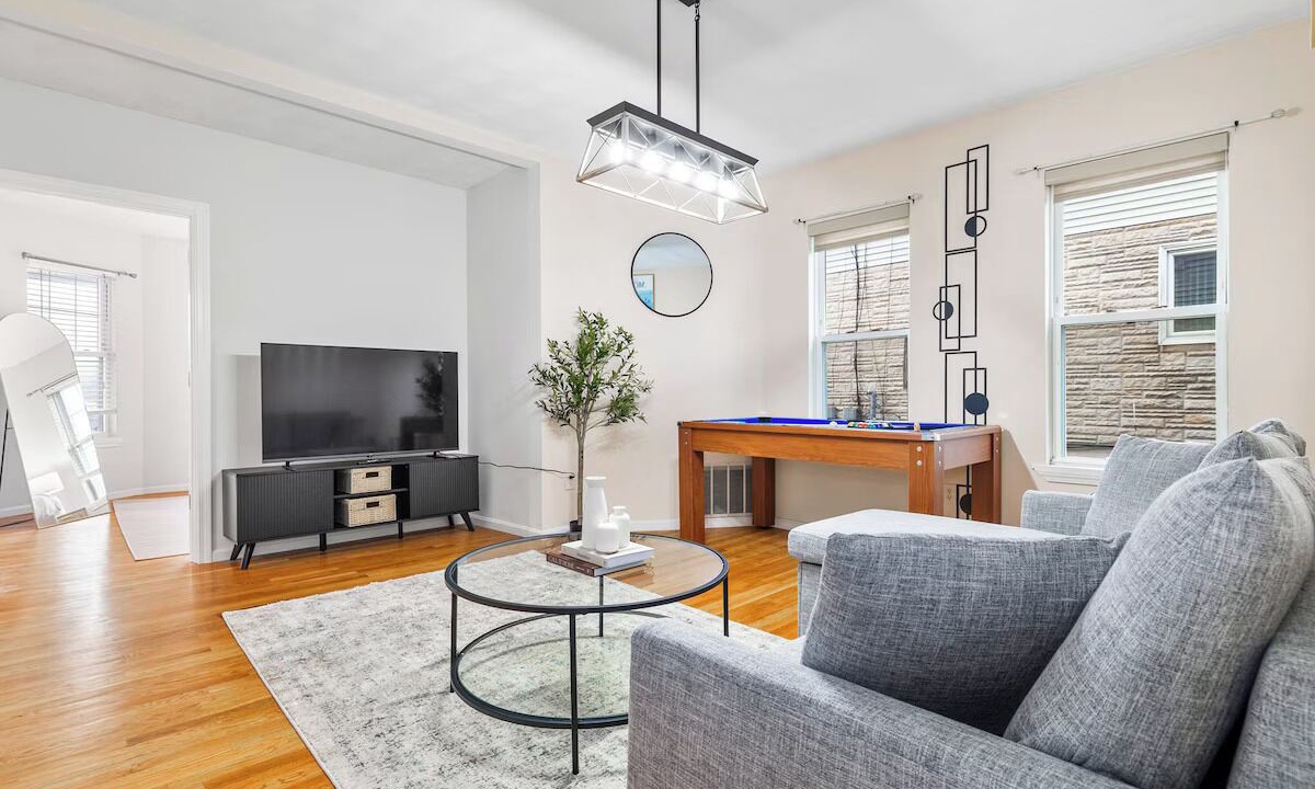 Photo of Livingroom in East Somerville