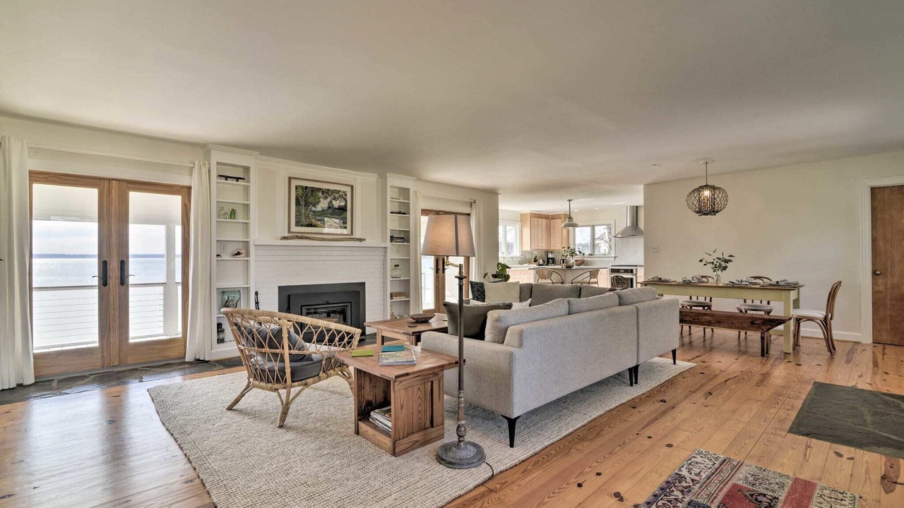 Photo of Livingroom in Deltaville