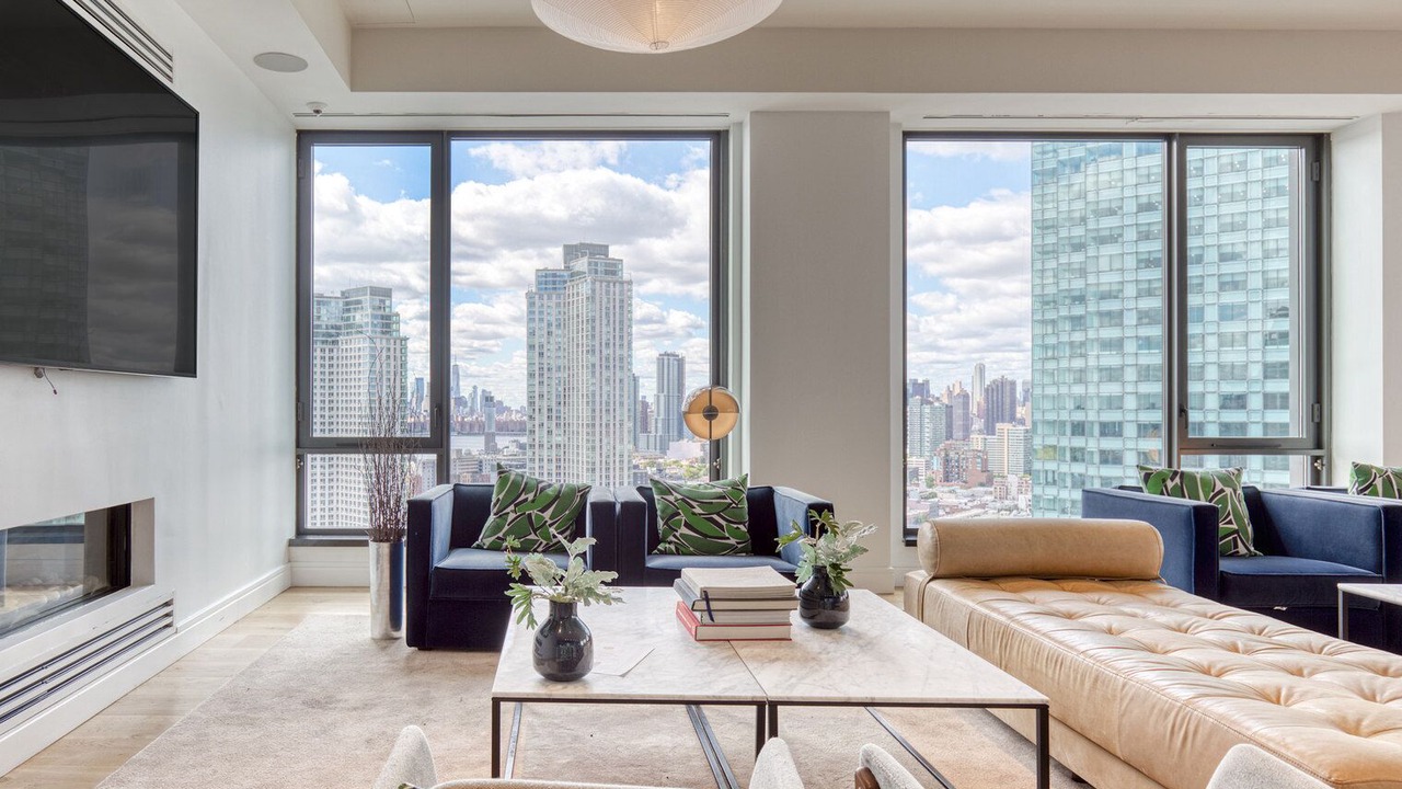 Photo of Livingroom in Hunters Point