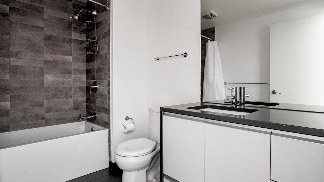 Photo of Bathroom in Central-Maverick Square - Paris Street