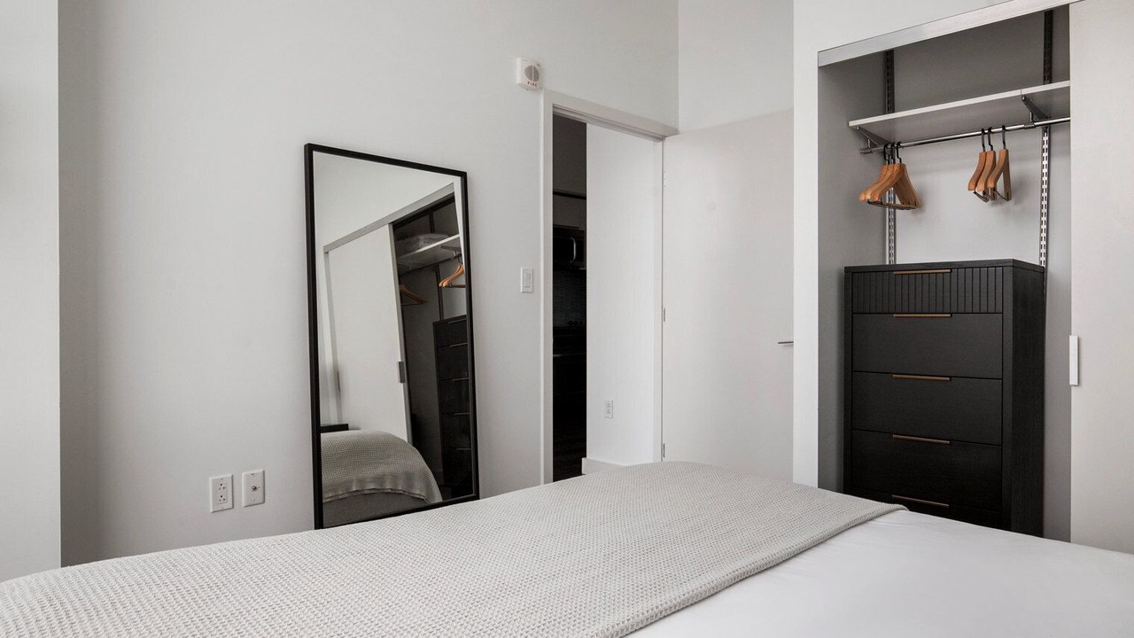 Photo of Bedroom in Central-Maverick Square - Paris Street