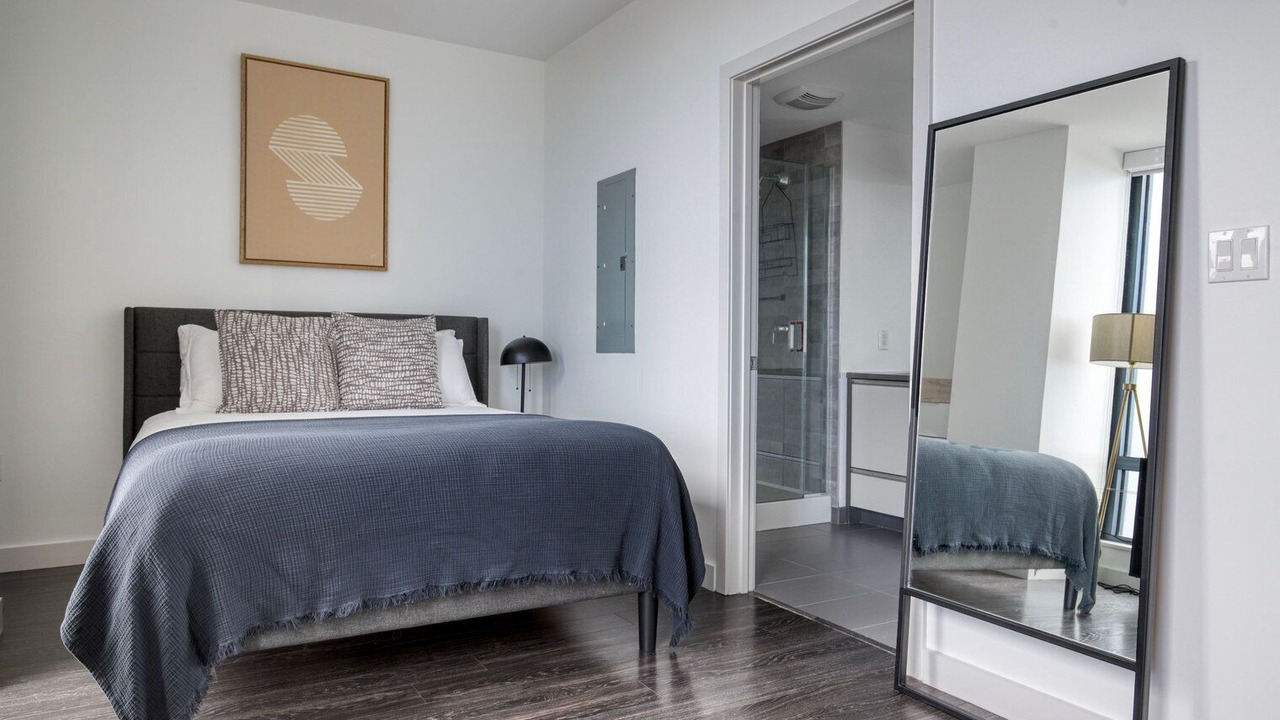 Photo of Bedroom in Central-Maverick Square - Paris Street