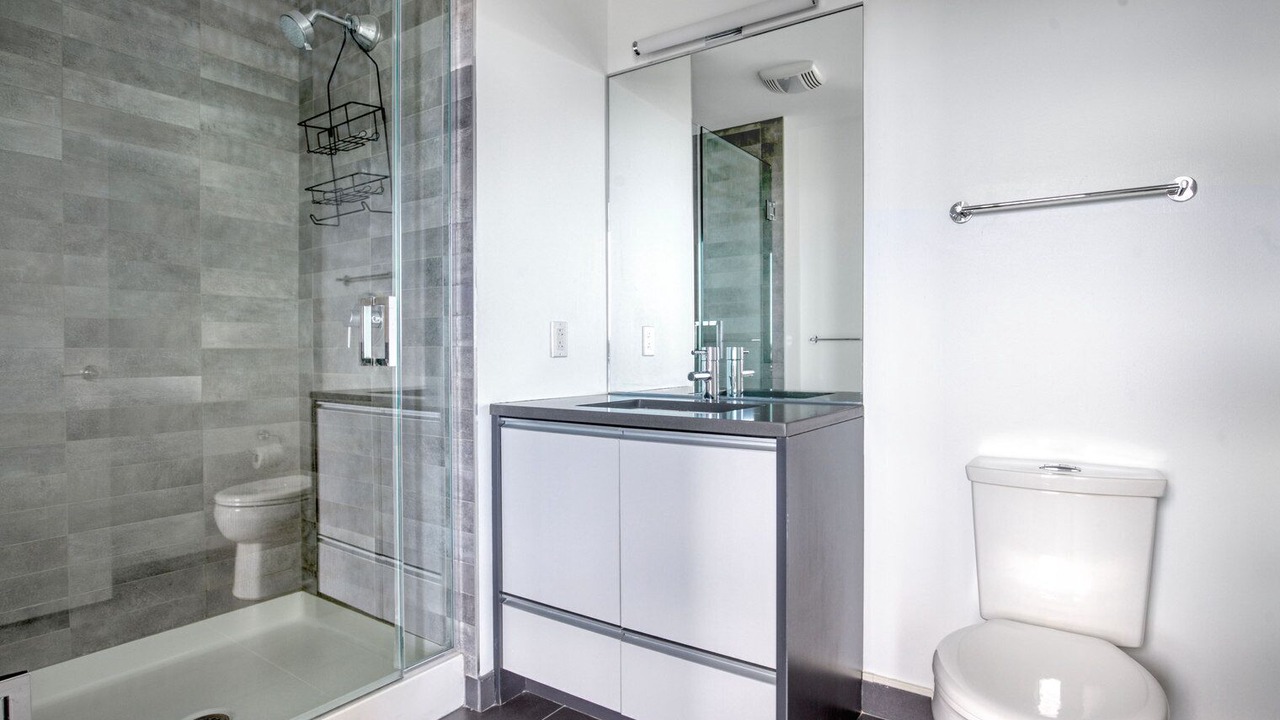 Photo of Bathroom in Central-Maverick Square - Paris Street