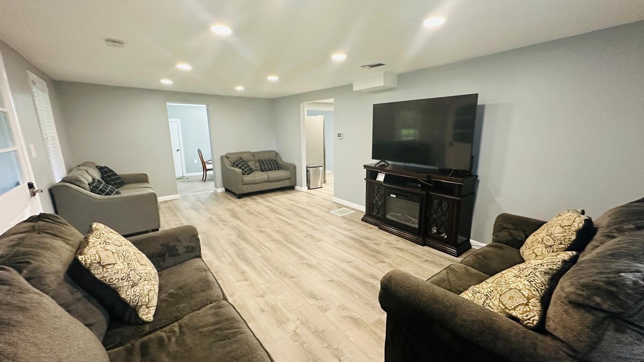 Photo of Livingroom in Mayfield