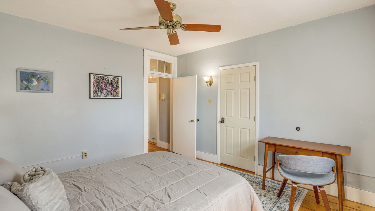 Photo of Bedroom in Stockade Historic District
