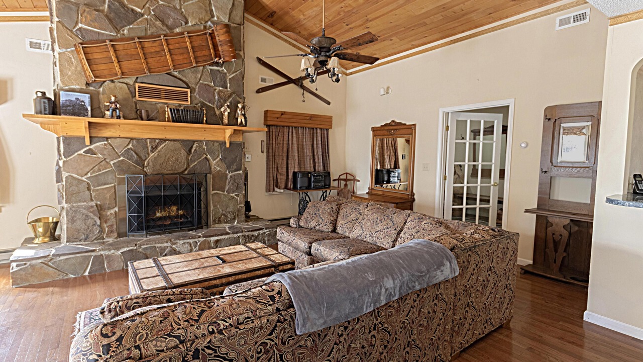 Photo of Livingroom in Snowshoe