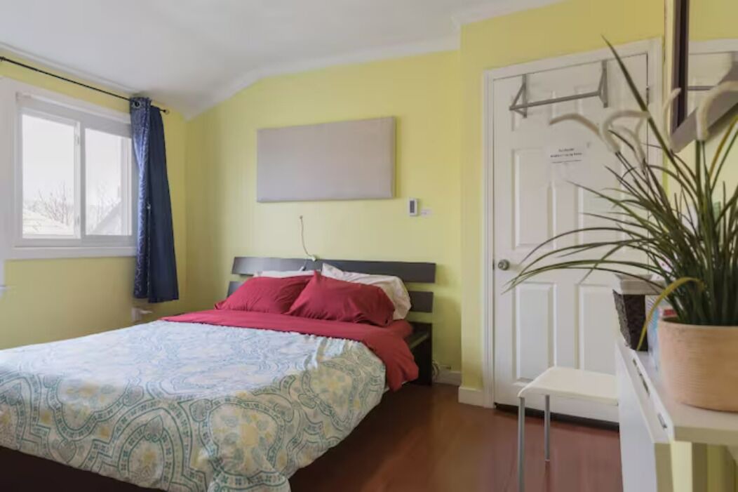 Photo of Livingroom in East Somerville