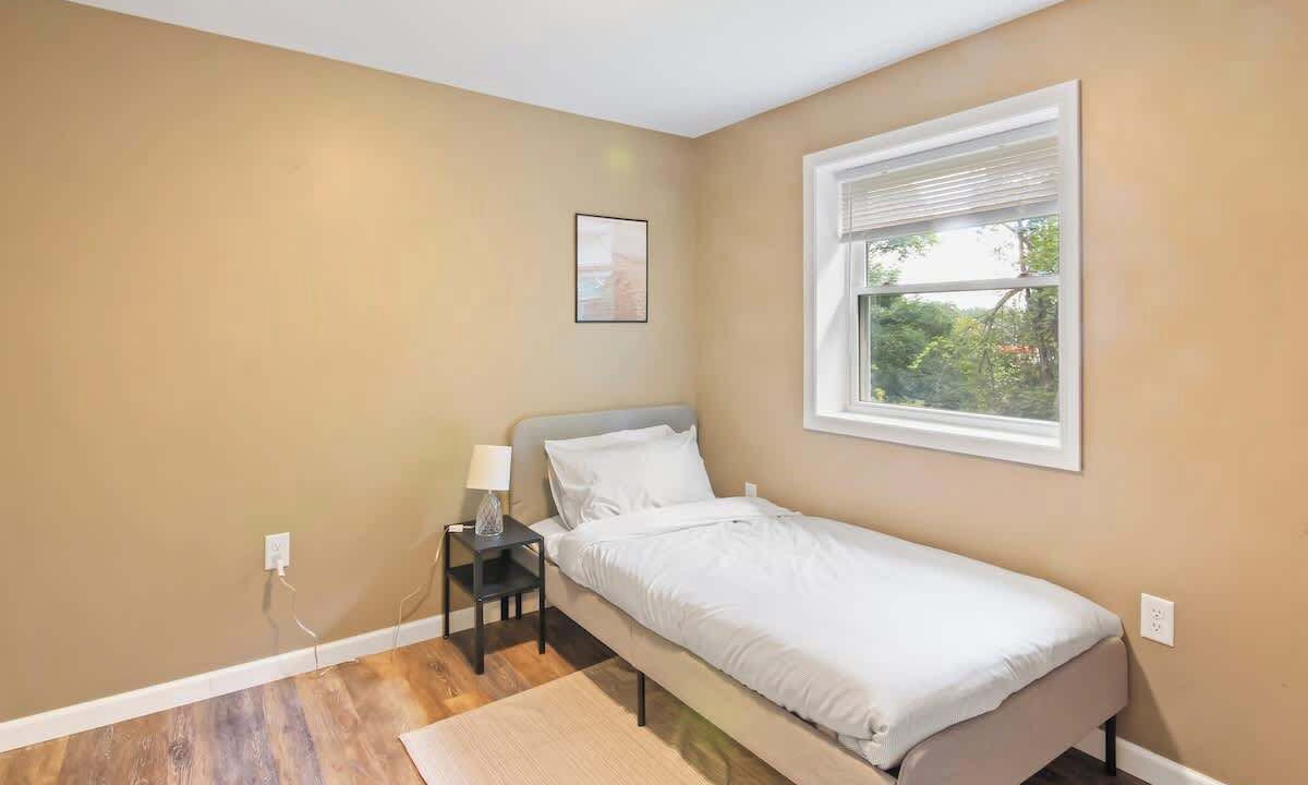 Photo of Bedroom in Port Crane