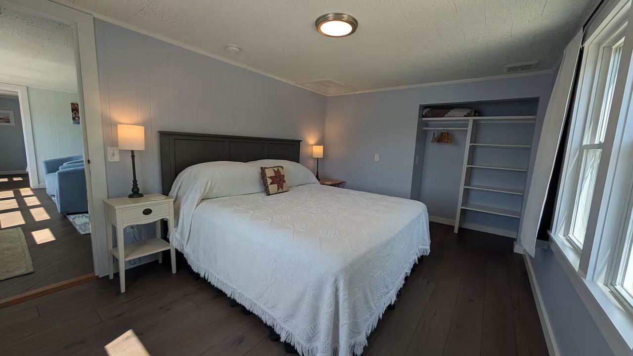 Photo of Bedroom in Alton