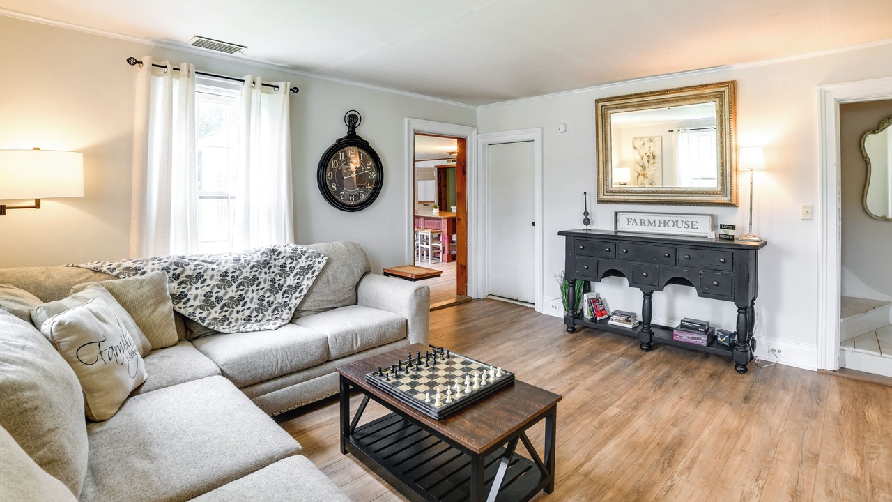 Photo of Livingroom in Cherry Valley