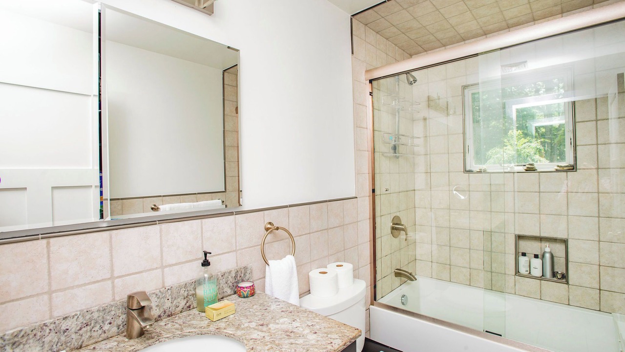 Photo of Bathroom in Garrison