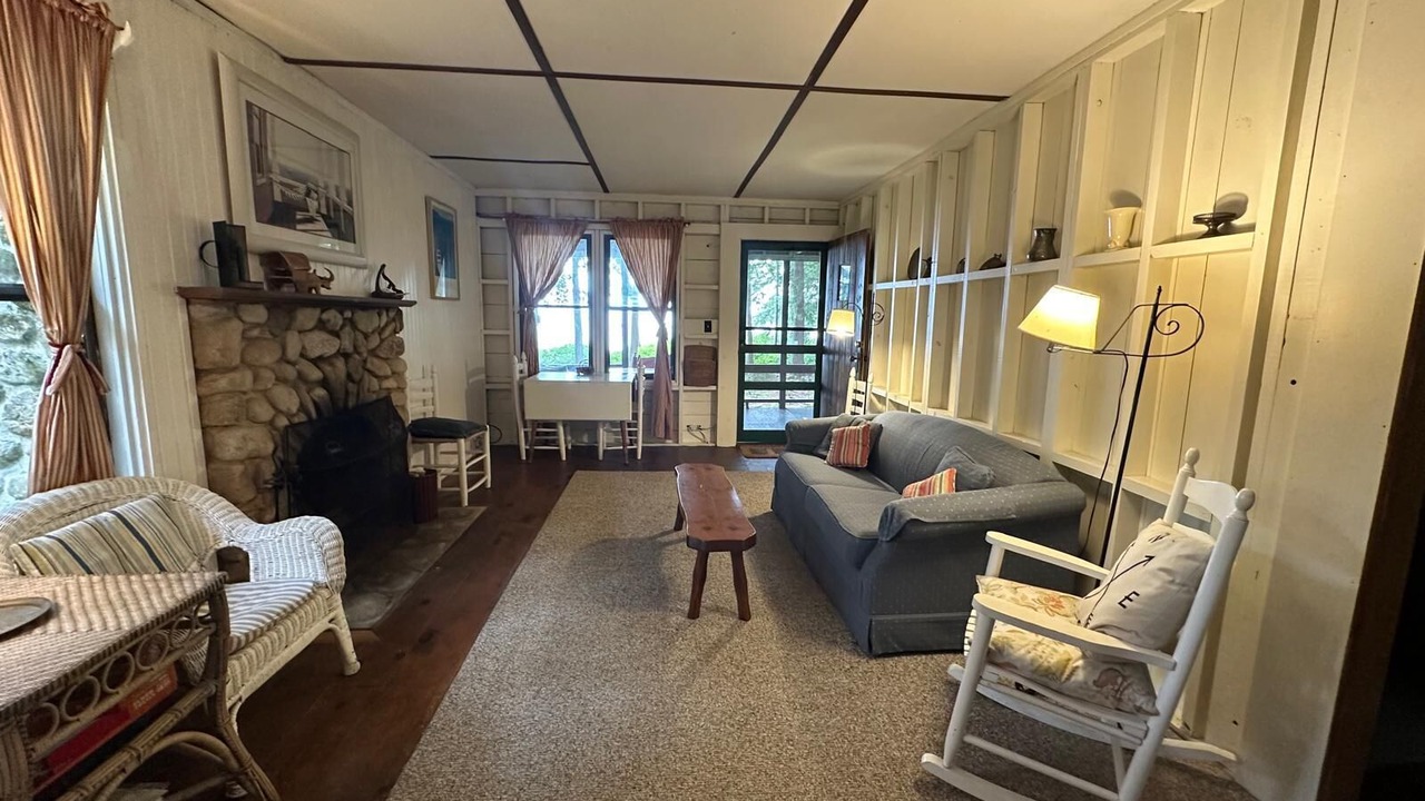 Photo of Livingroom in Sunapee