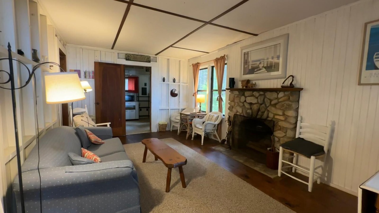 Photo of Livingroom in Sunapee