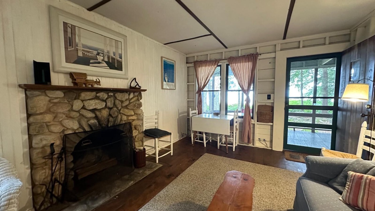 Photo of Livingroom in Sunapee