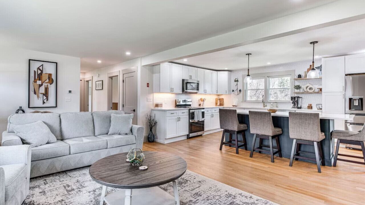 Photo of Livingroom in South Eliot