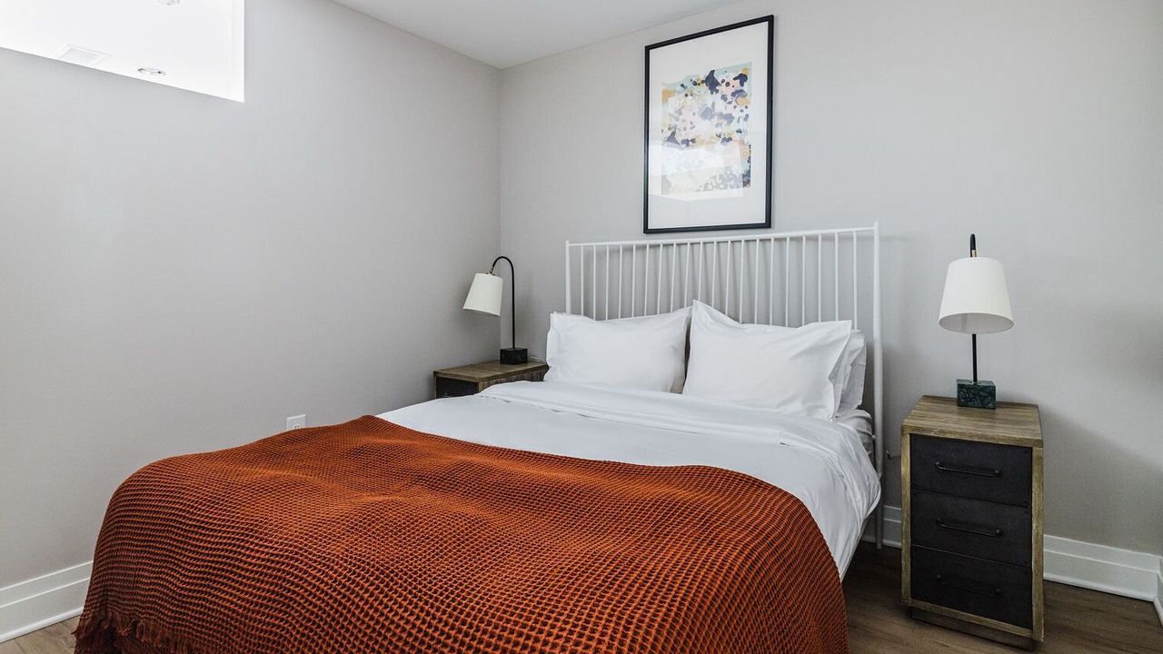 Photo of Bedroom in George Washington University