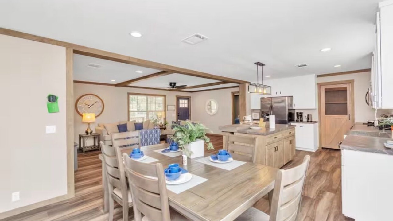 Photo of Livingroom in Iowa Colony