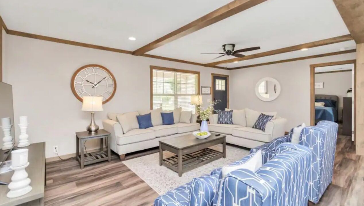 Photo of Livingroom in Iowa Colony
