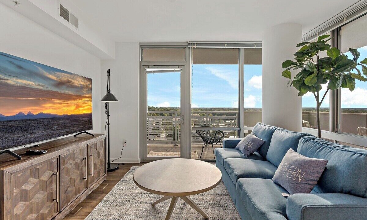 Photo of Livingroom in Tysons