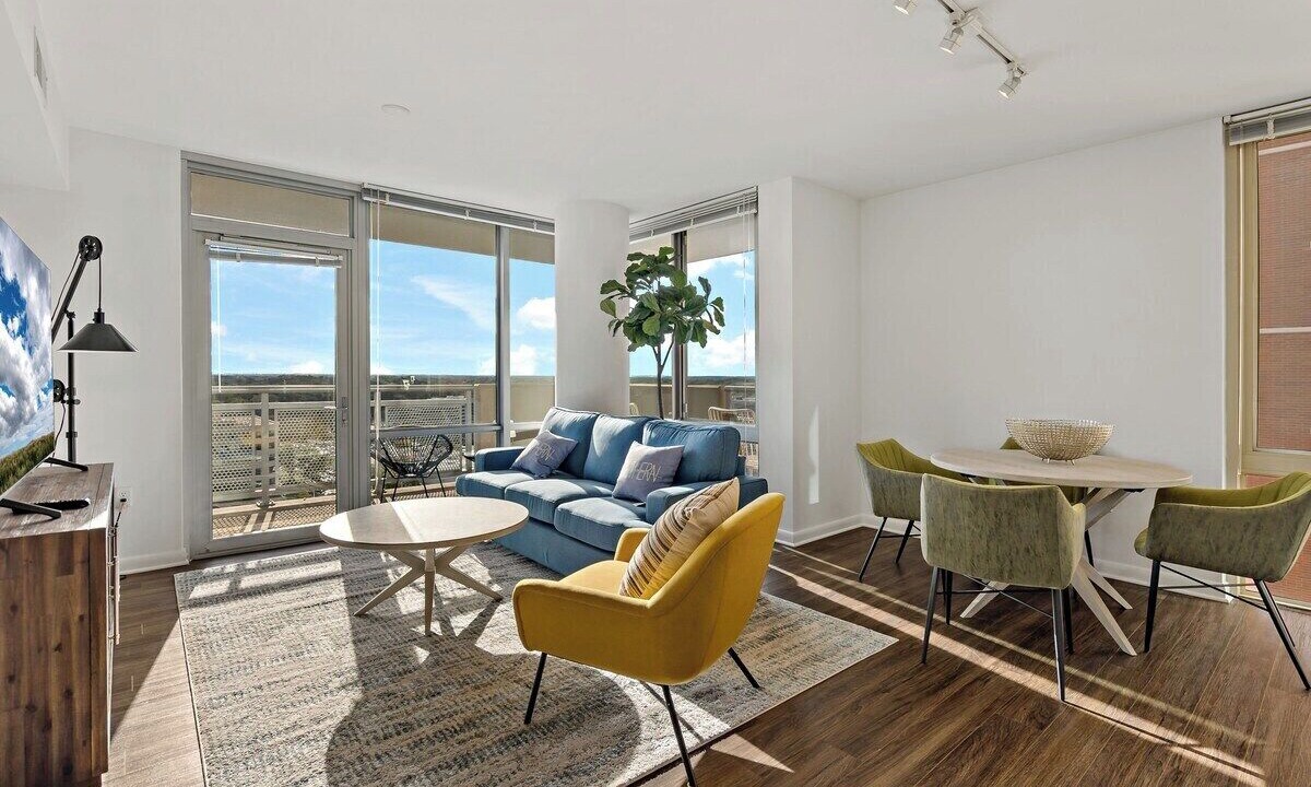 Photo of Livingroom in Tysons