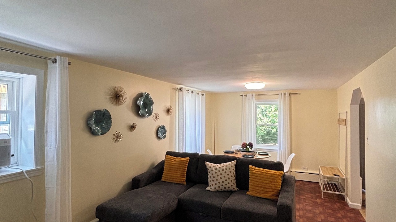 Photo of Livingroom in Southeast Yonkers