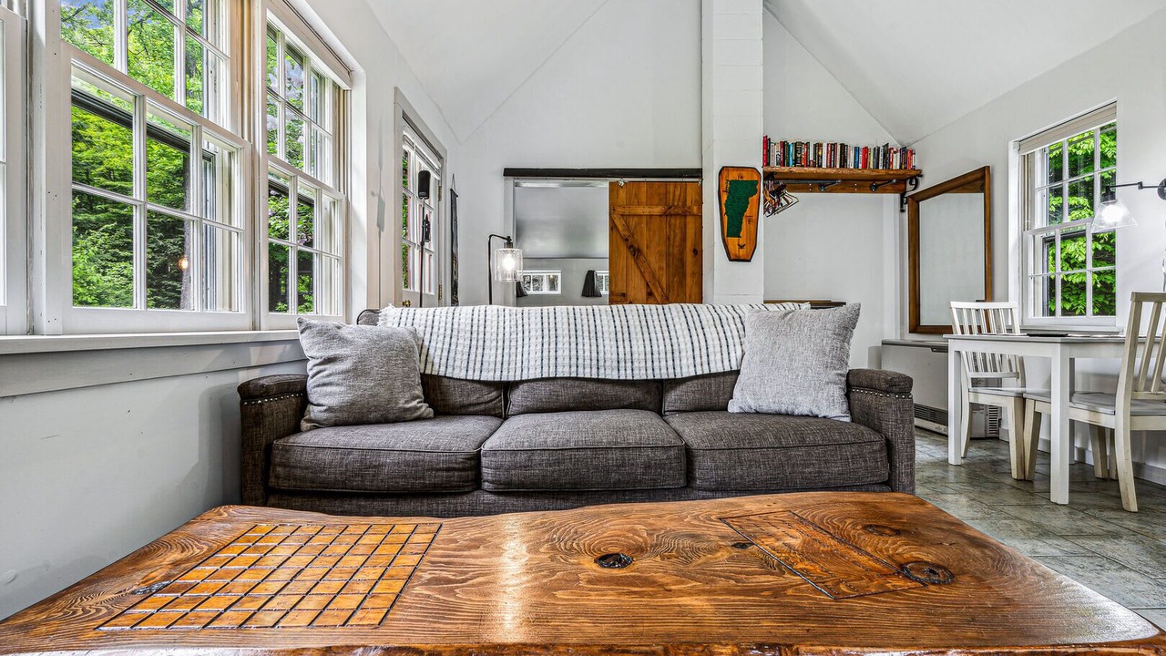 Photo of Livingroom in Reading