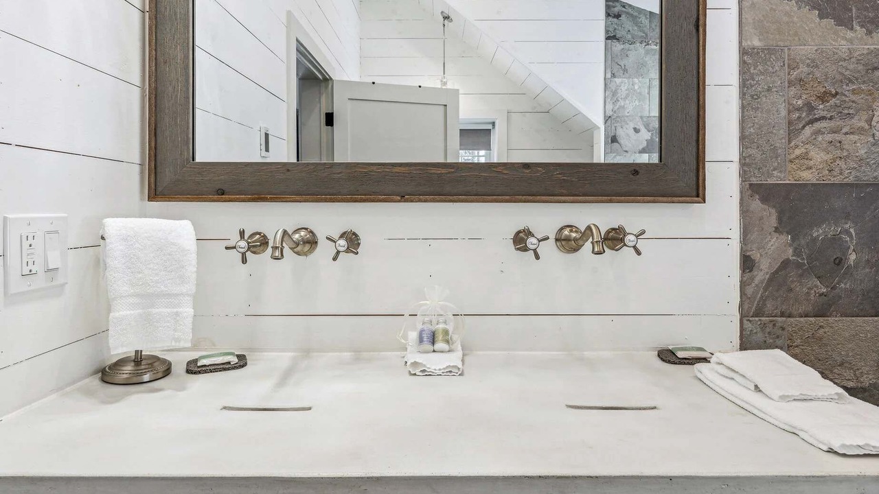 Photo of Bathroom in Brownsville