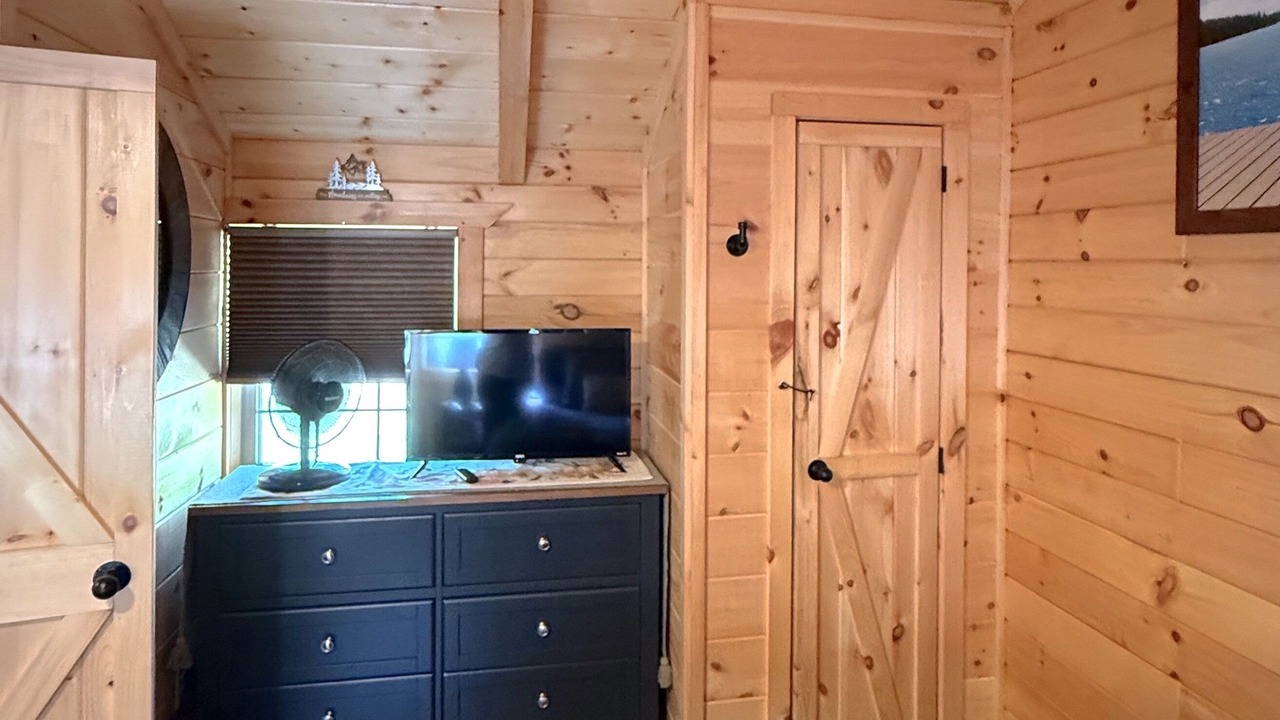 Photo of Bedroom in Town of Hope