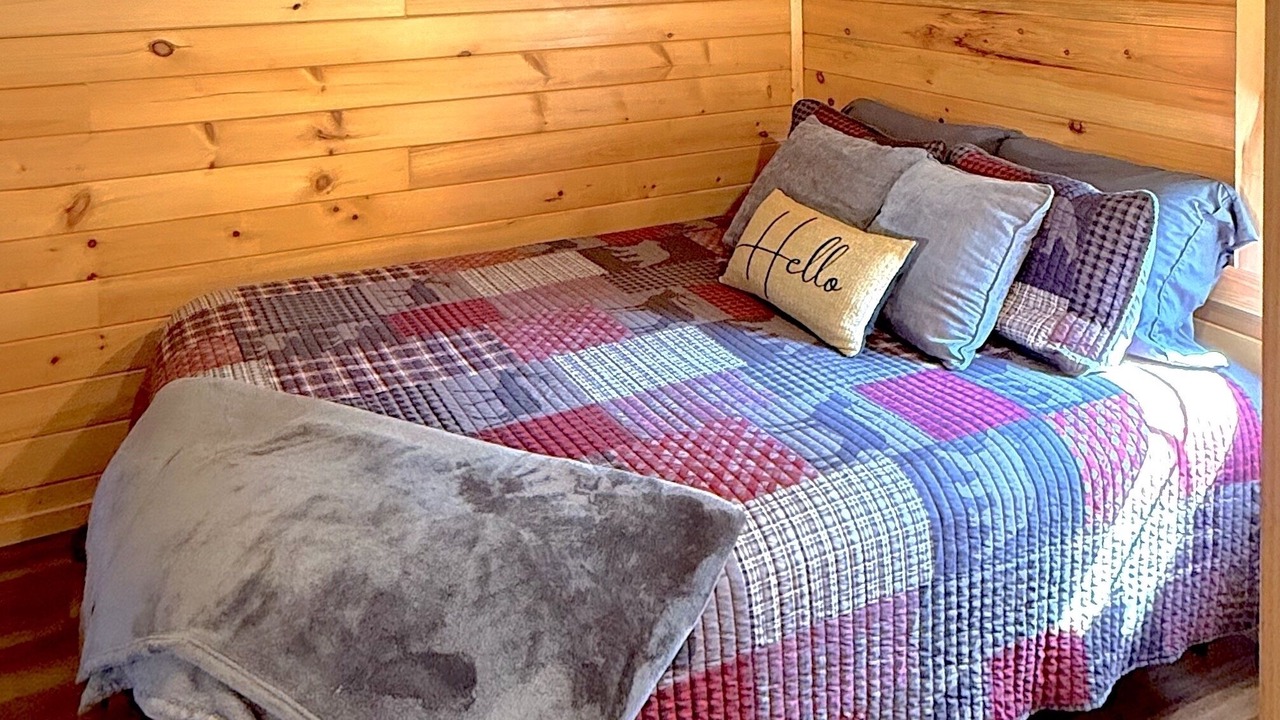 Photo of Bedroom in Town of Hope