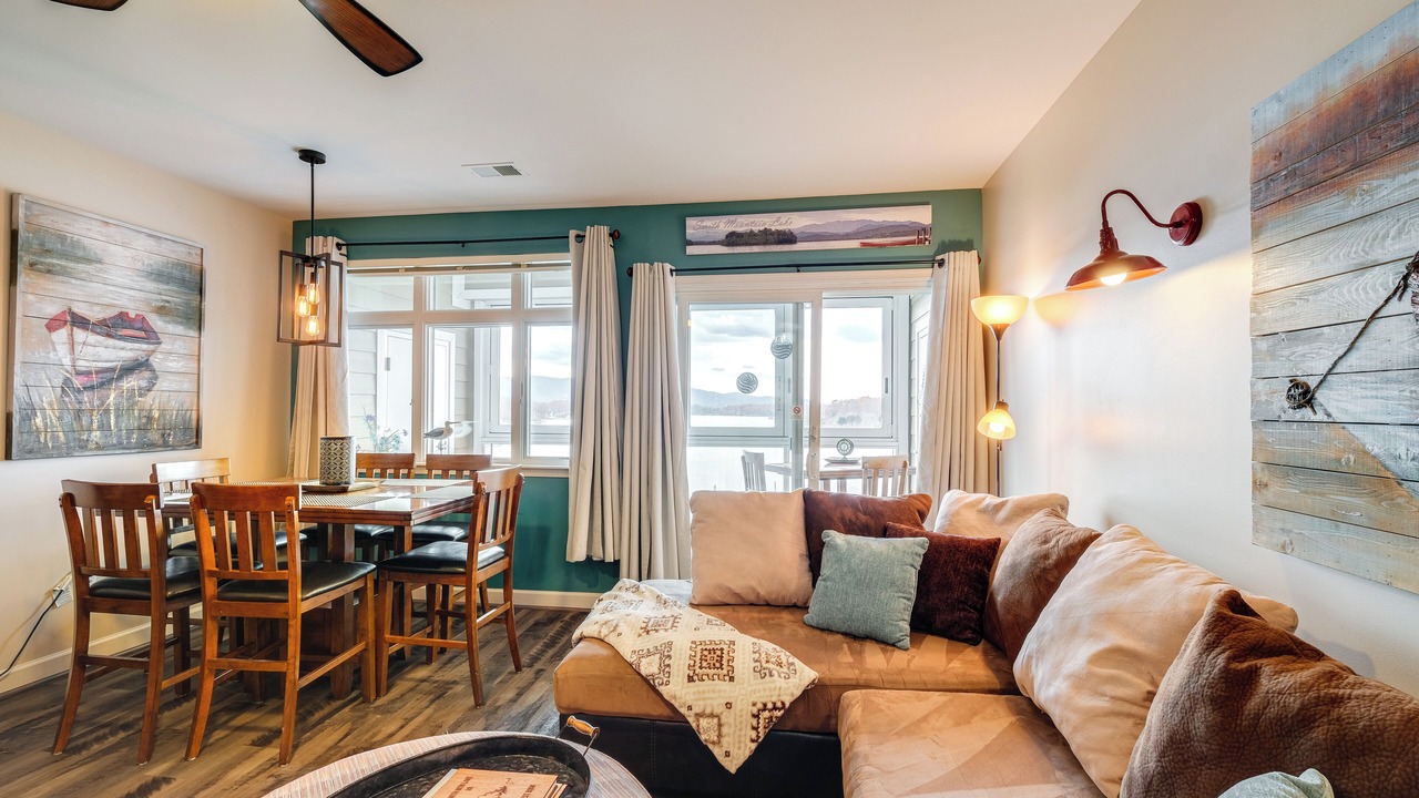 Photo of Livingroom in Smith Mountain Lake