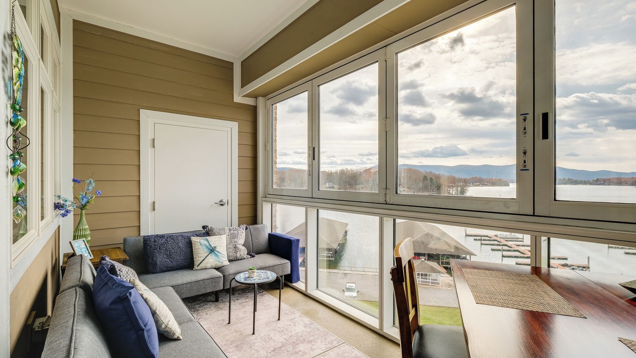 Photo of Livingroom in Smith Mountain Lake