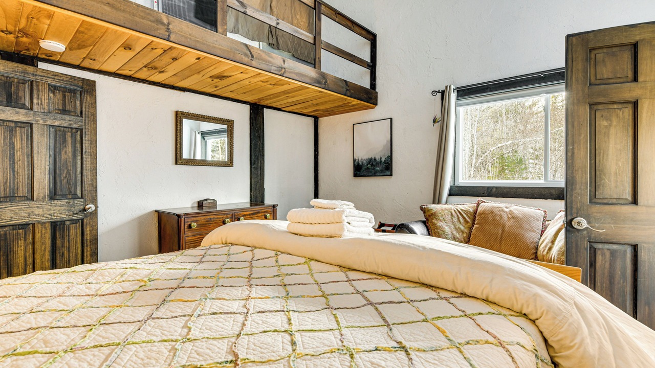 Photo of Bedroom in Roxbury