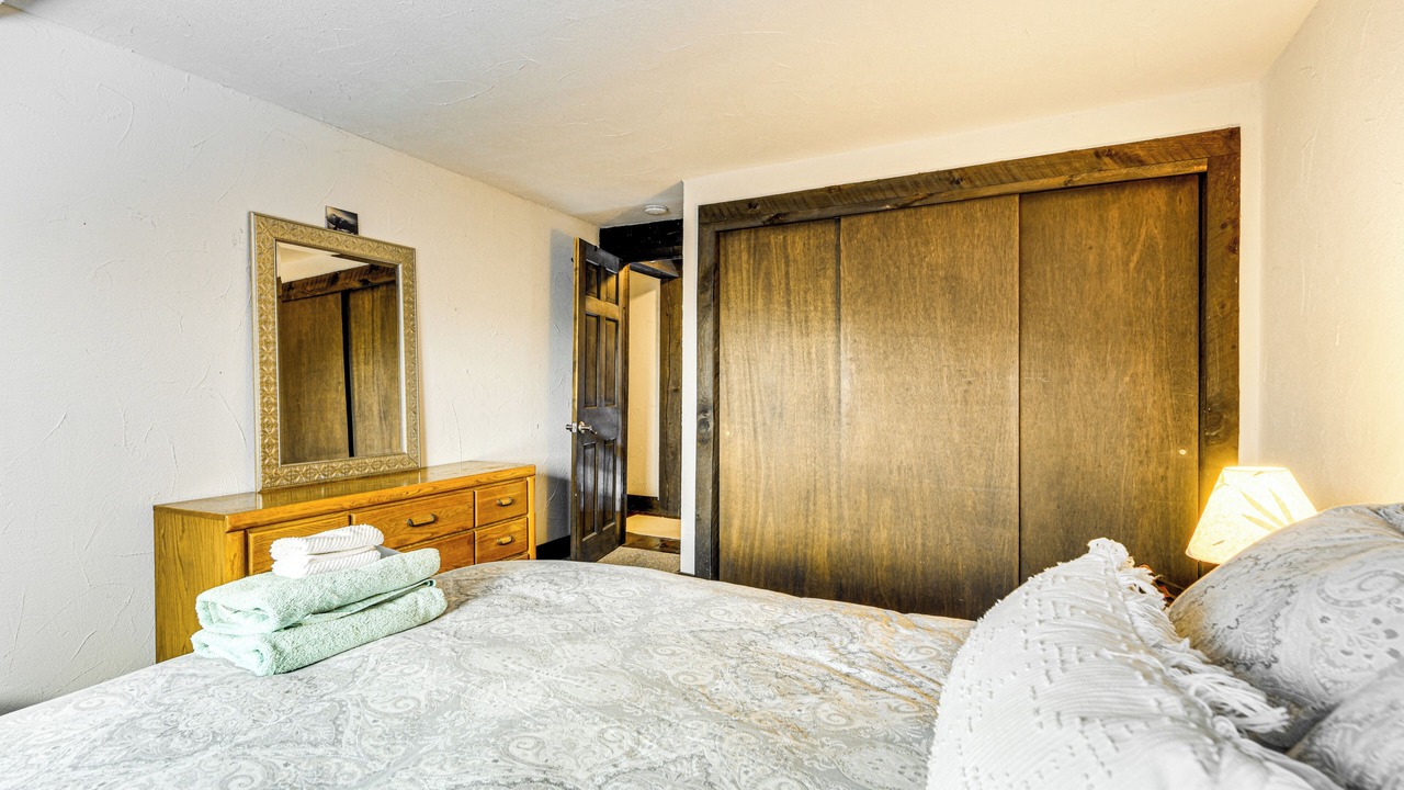 Photo of Bedroom in Roxbury