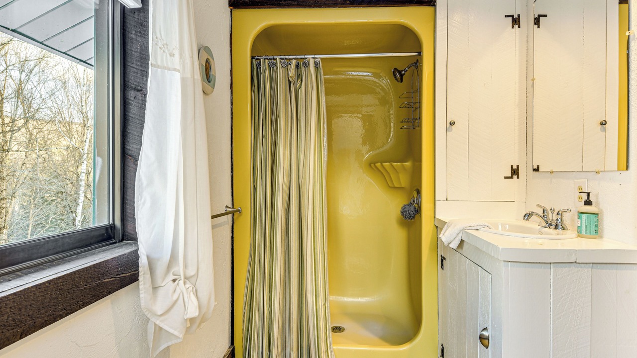 Photo of Bathroom in Roxbury