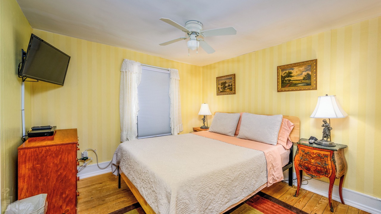Photo of Bedroom in Maplecrest