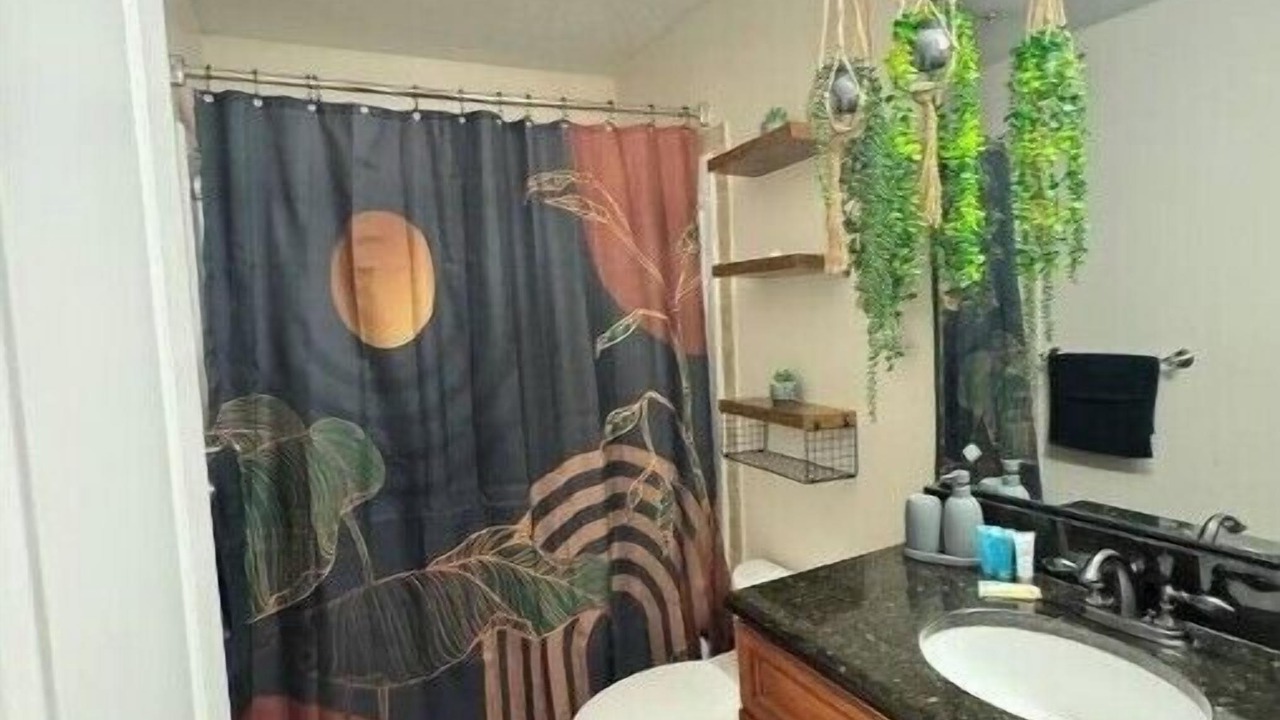 Photo of Bathroom in Executive Park