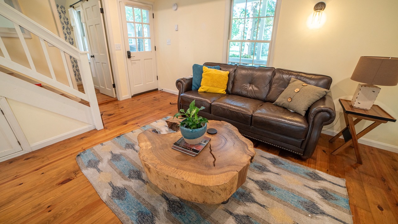 Photo of Livingroom in Etlan