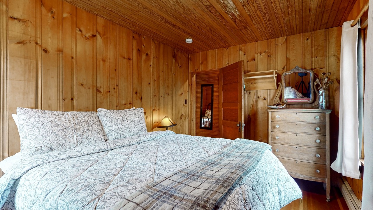 Photo of Bedroom in Neshobe Beach
