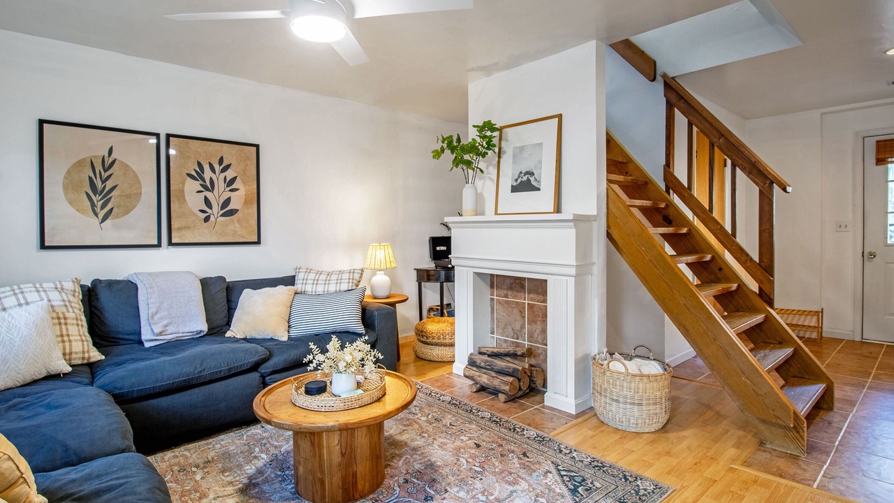 Photo of Livingroom in Hood