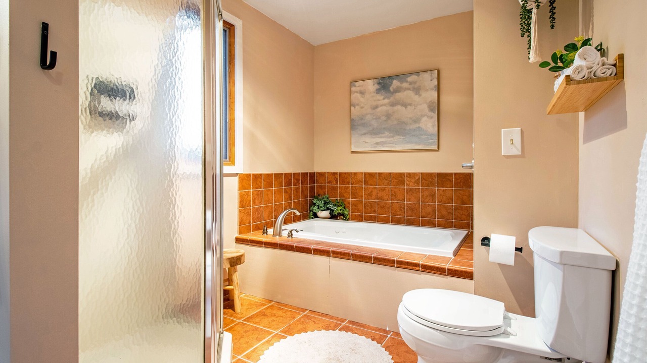 Photo of Bathroom in Hood
