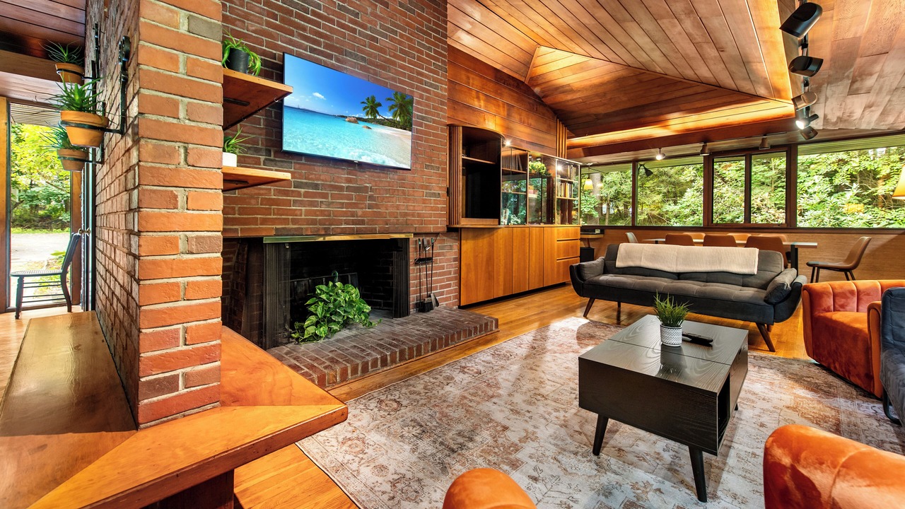 Photo of Livingroom in Amherst