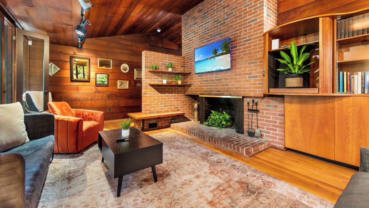 Photo of Livingroom in Amherst