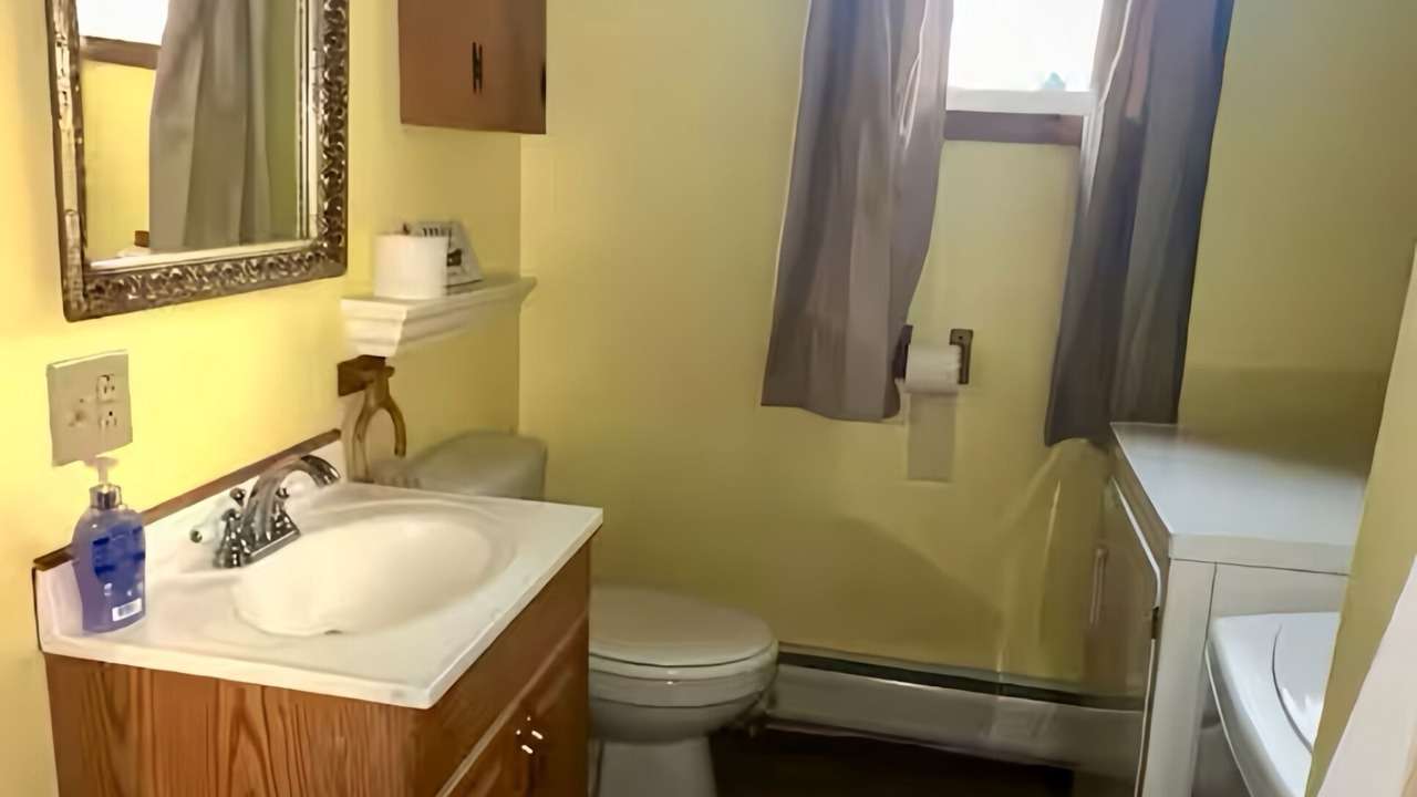 Photo of Bathroom in Colebrook