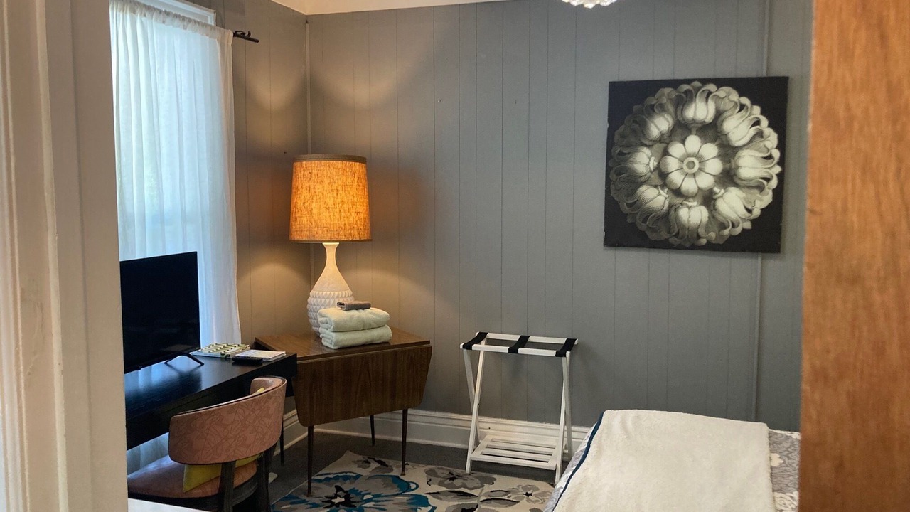 Photo of Bedroom in Downtown Niagara Falls