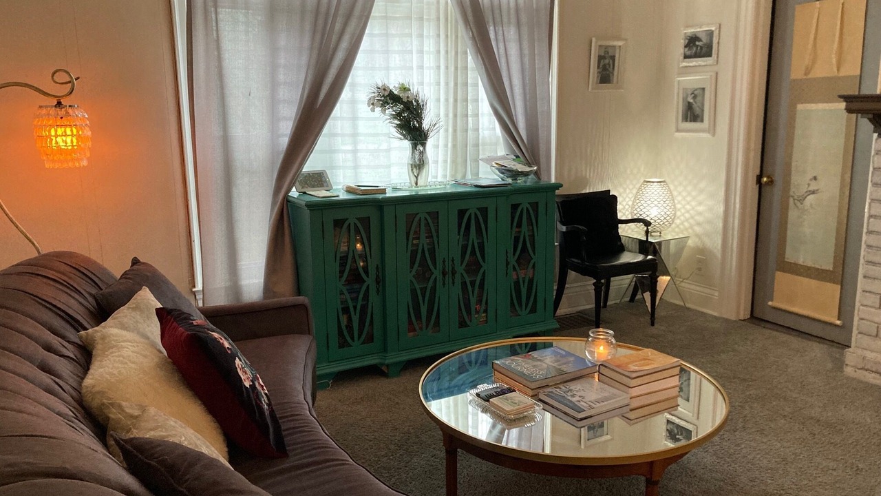 Photo of Livingroom in Downtown Niagara Falls