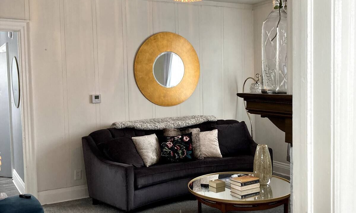 Photo of Livingroom in Downtown Niagara Falls