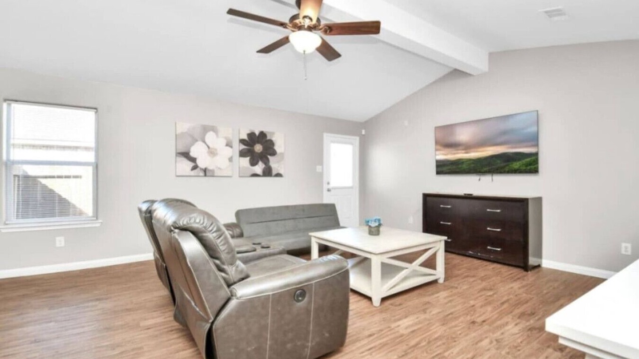 Photo of Livingroom in Iowa Colony